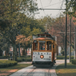 Foto von Siddhant Kumar aud Unsplash Straßenbahn in der portugiesischen Hafenstadt Porto